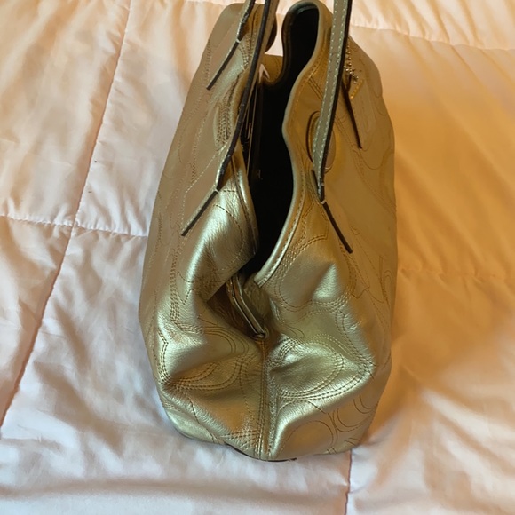 Coach Gold Metallic Leather signature handbag - Picture 3 of 10